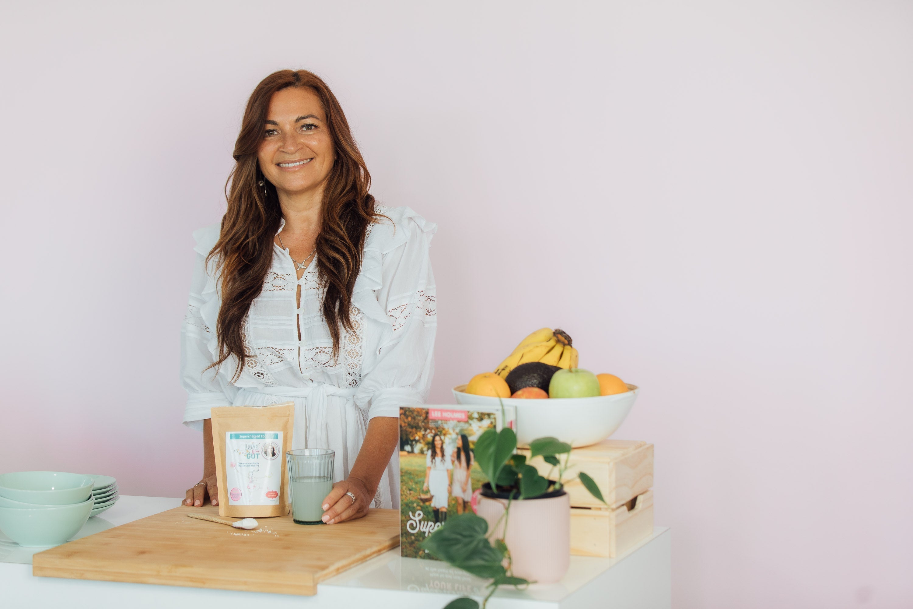 7 Science-Backed Benefits of Diatomaceous Earth for Gut Health & Glowing Skin