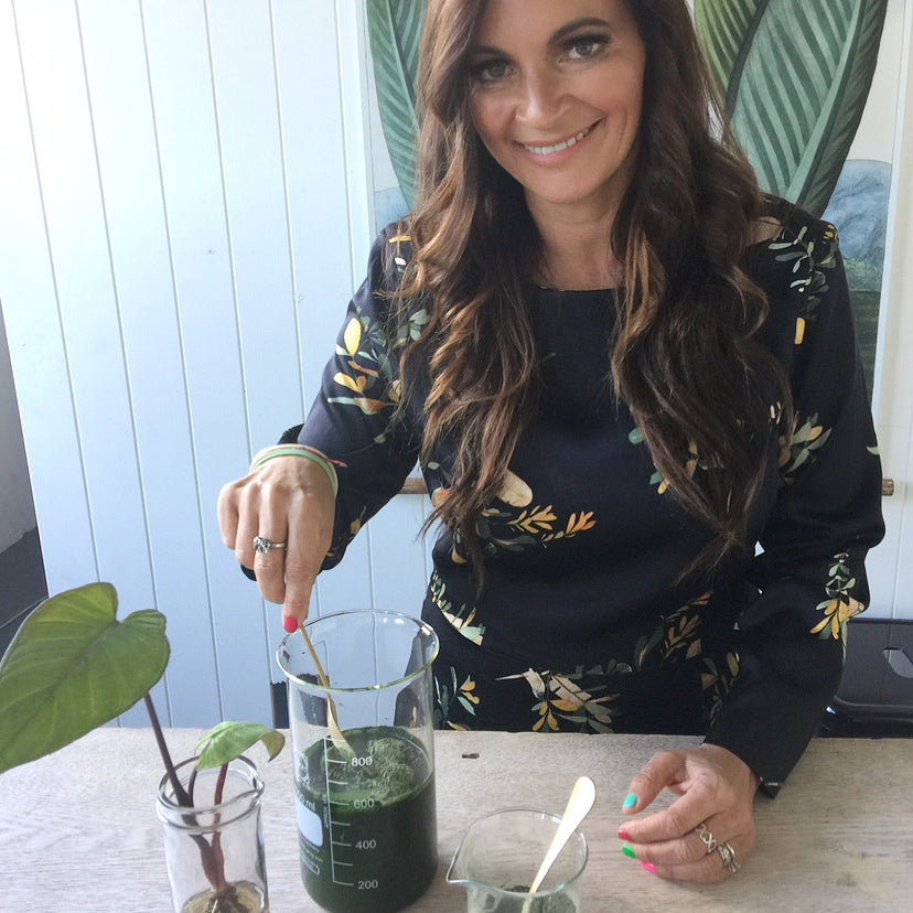 Six Benefits of Eating and Drinking Greens + Microalgae Smoothie
