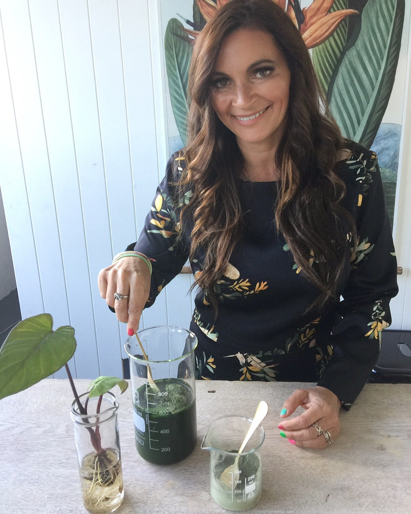 Six Benefits of Eating and Drinking Greens + Microalgae Smoothie