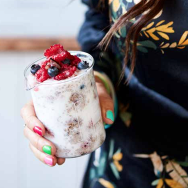 How to Meal Prep + Raspberry and Chia Overnight Brekkie Jar